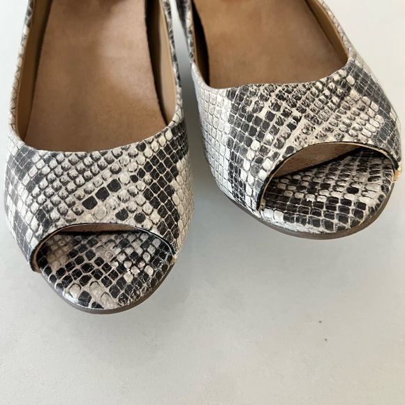 Vionic Bria Wedge - Picture 14 of 16